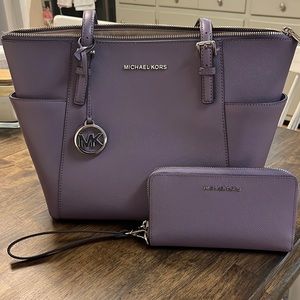 Michael Kors medium size jet set with matching wallet